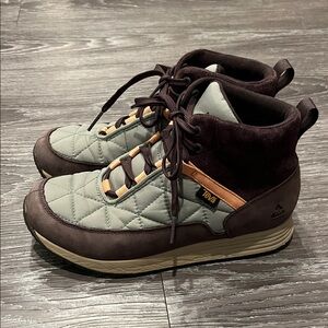 Waterpoof hiking boots | Teva Women’s Size 8